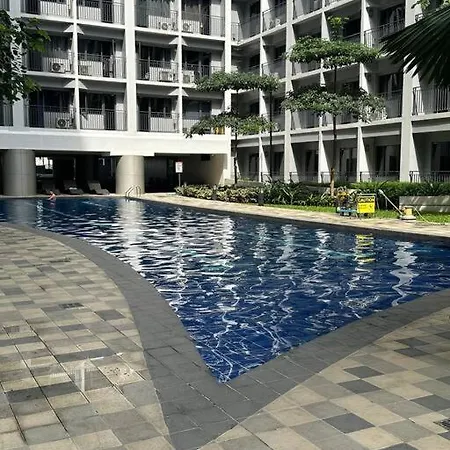 Shore 2 Apartment With Balcony Manila Exterior photo
