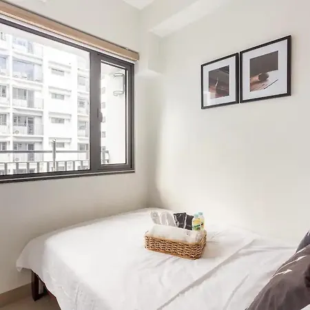 Shore 2 Apartment With Balcony Manila Exterior photo